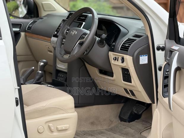Toyota Land Cruiser Prado 2.8 2023 Pearl