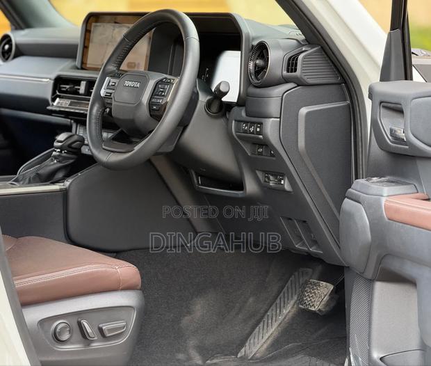 Toyota Land Cruiser Prado 2024 White