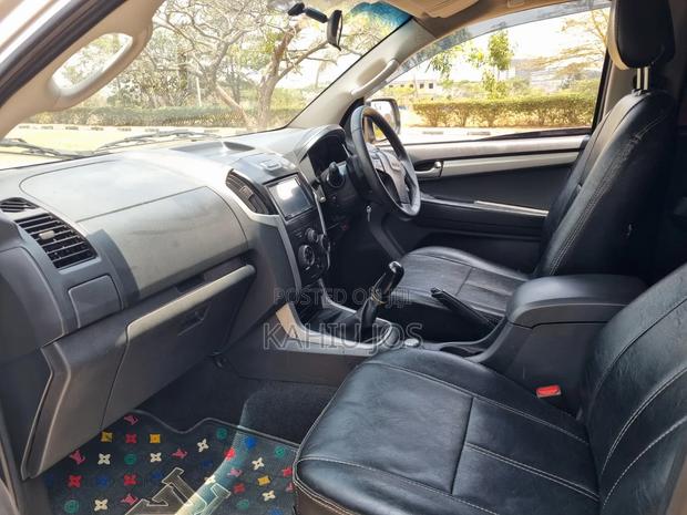 Isuzu D-MAX 2015 Silver