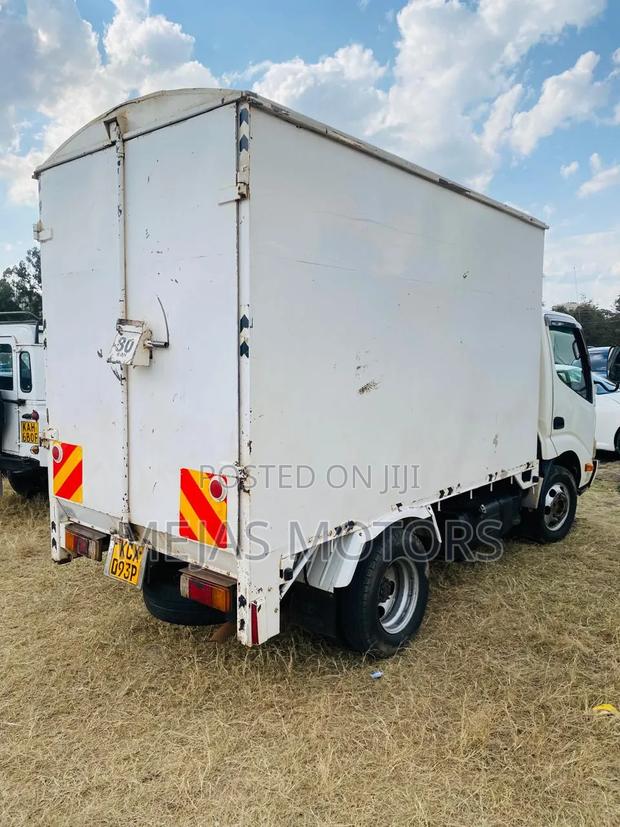 Toyota Dyna 2012 White