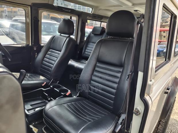 Land Rover Defender 2011 Pearl