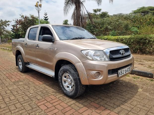 Toyota Hilux 2009 Gold