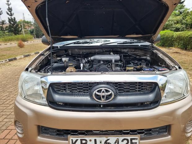 Toyota Hilux 2009 Gold