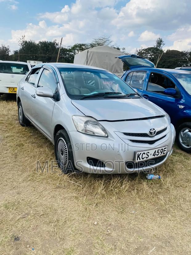 Toyota Belta 2011 Silver