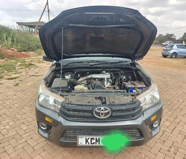 Toyota Hilux 2018 Gray