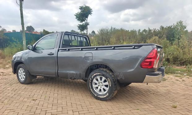 Toyota Hilux 2018 Gray