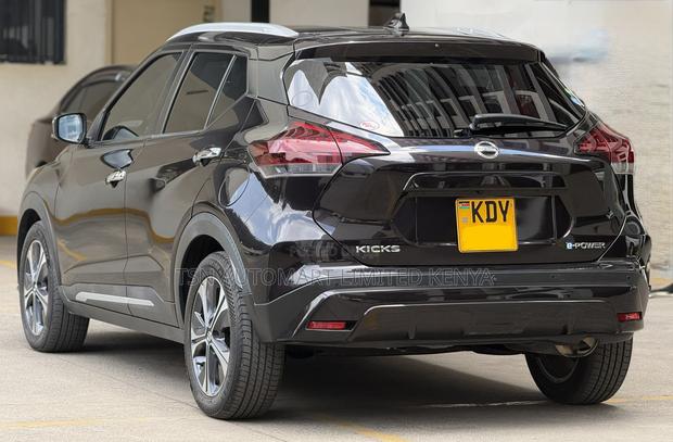 Nissan Kicks 2020 Brown
