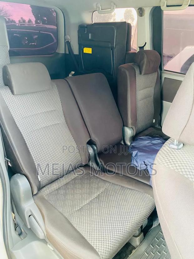 Toyota Noah 2010 White