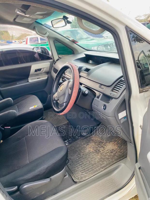 Toyota Noah 2010 White