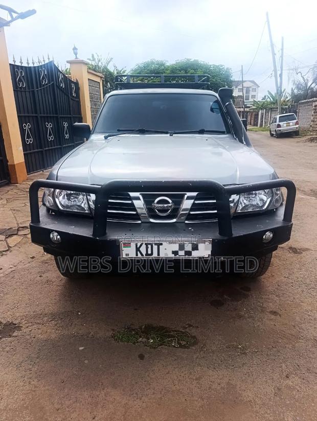 Nissan Patrol 2002 Gray