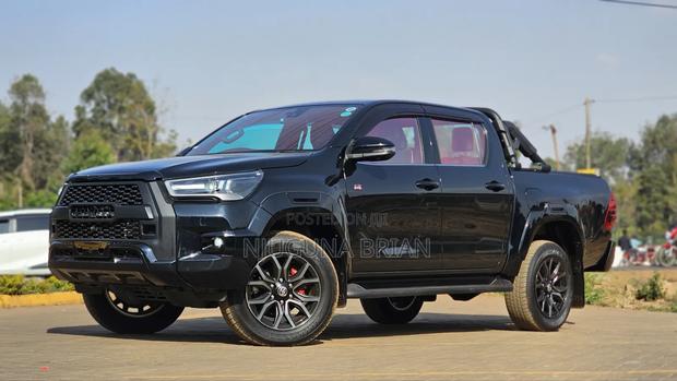 Toyota Hilux 2022 Black