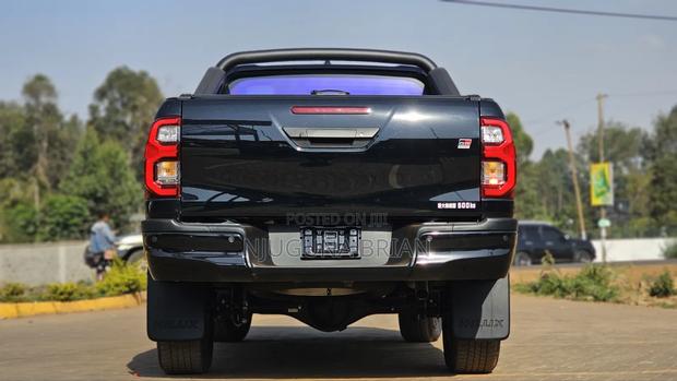 Toyota Hilux 2022 Black