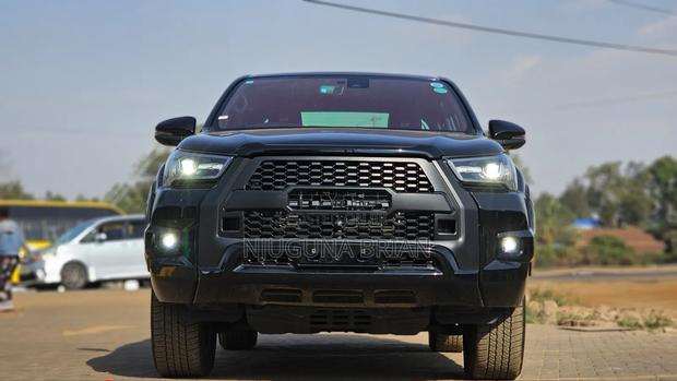 Toyota Hilux 2022 Black