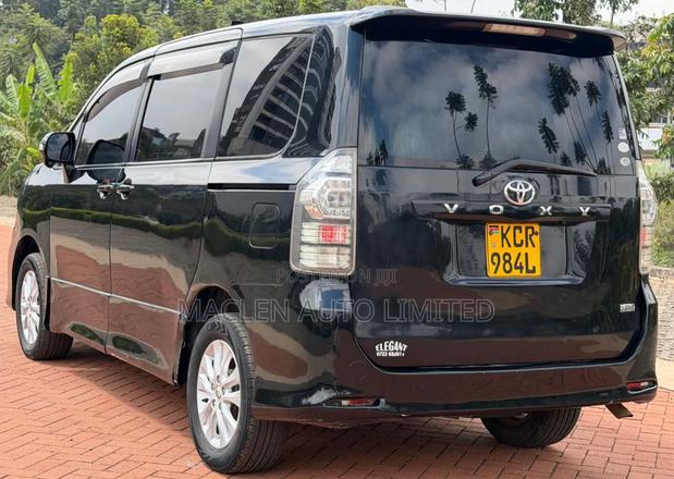 Toyota Voxy 2011 Black