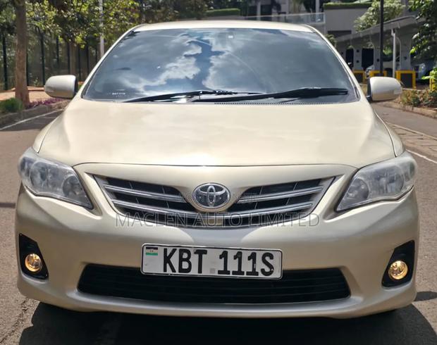 Toyota Corolla 2012 Gold
