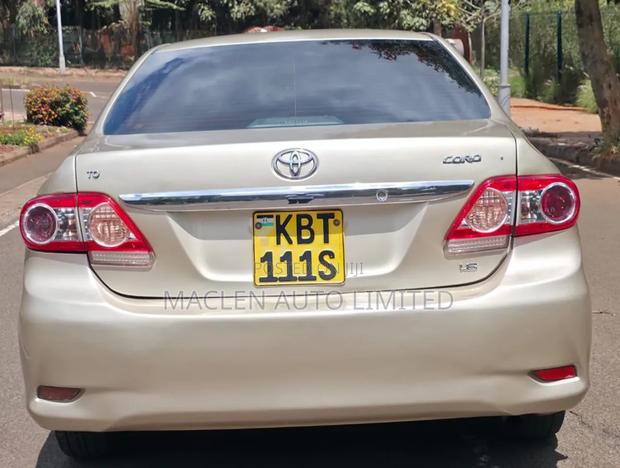 Toyota Corolla 2012 Gold