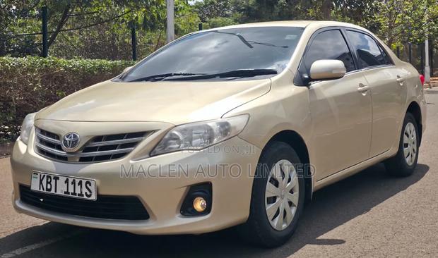 Toyota Corolla 2012 Gold