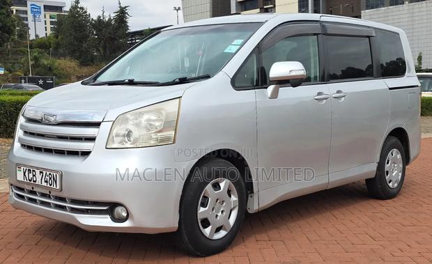 Toyota Noah 2007 Silver