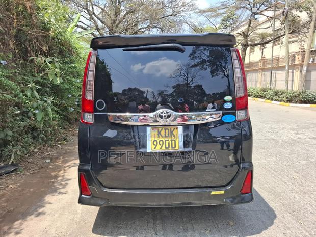 Toyota Noah 2.0 FWD (8 Seater) 2015 Black