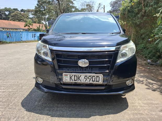 Toyota Noah 2.0 FWD (8 Seater) 2015 Black
