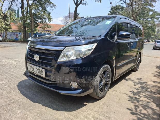 Toyota Noah 2.0 FWD (8 Seater) 2015 Black