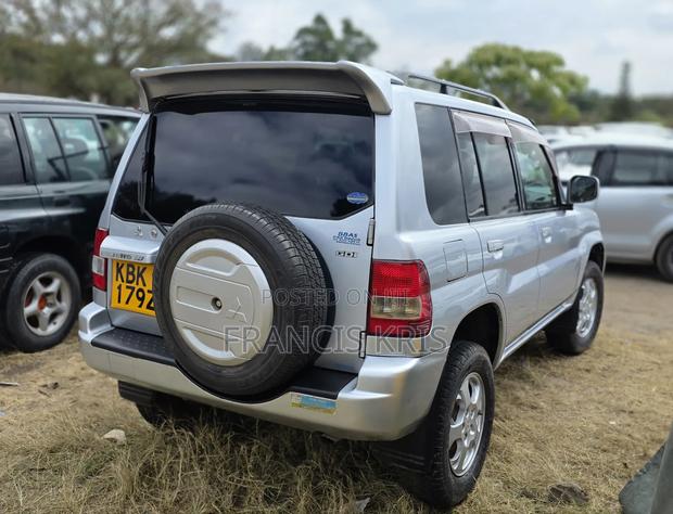 Mitsubishi Pajero 2004 Gray