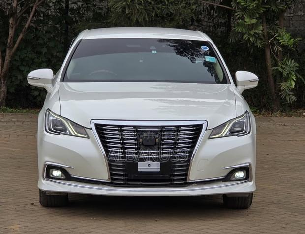 Toyota Crown 2017 White