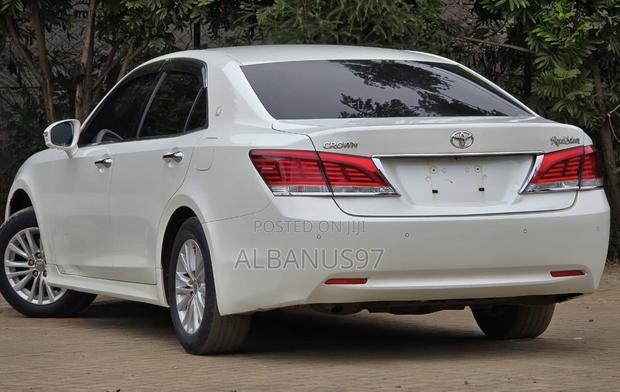 Toyota Crown 2017 White