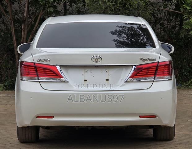 Toyota Crown 2017 White