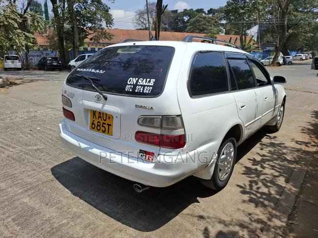 Toyota Corolla 2000 White