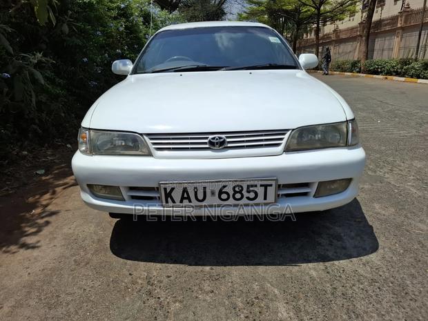 Toyota Corolla 2000 White