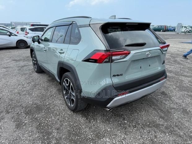 Toyota RAV4 Adventure 2021 Green