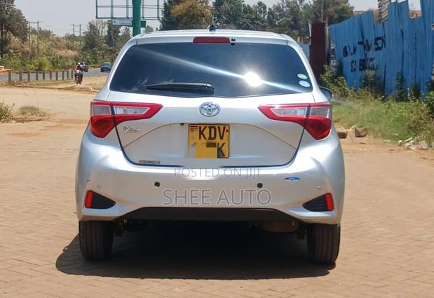 Toyota Vitz 2018 Silver