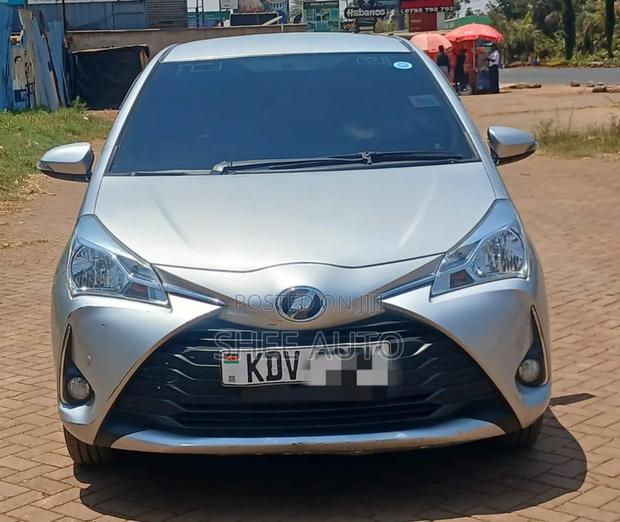 Toyota Vitz 2018 Silver