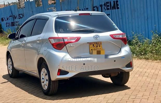 Toyota Vitz 2018 Silver