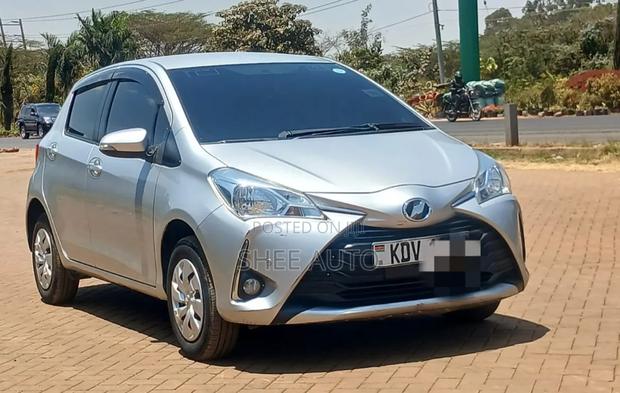 Toyota Vitz 2018 Silver