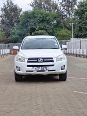 Toyota RAV4 2010 White for sale