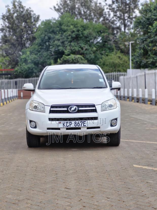 Toyota RAV4 2010 White