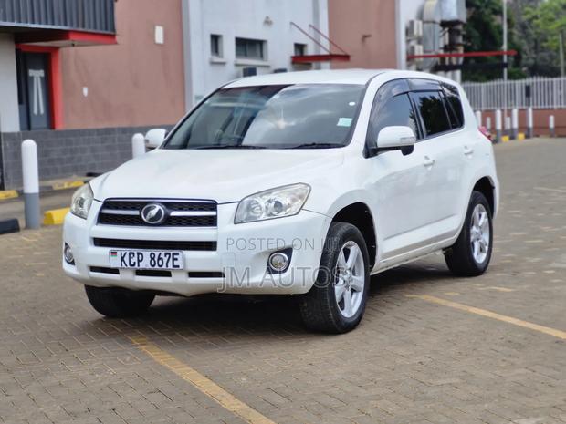 Toyota RAV4 2010 White
