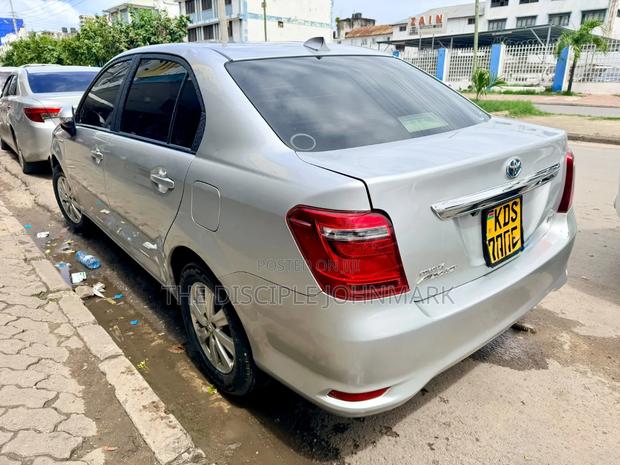 Toyota Axio 2017 Silver