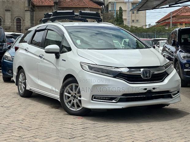 Honda Shuttle 1.5 Hybrid 2WD 2019 Pearl