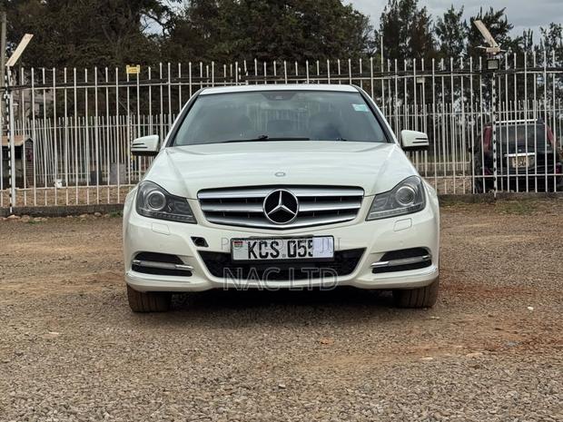 Mercedes-Benz C200 2011 White