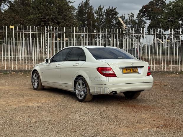 Mercedes-Benz C200 2011 White