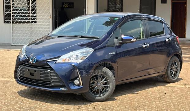 Toyota Vitz 1.5 FWD Hybrid 5dr 2019 Blue