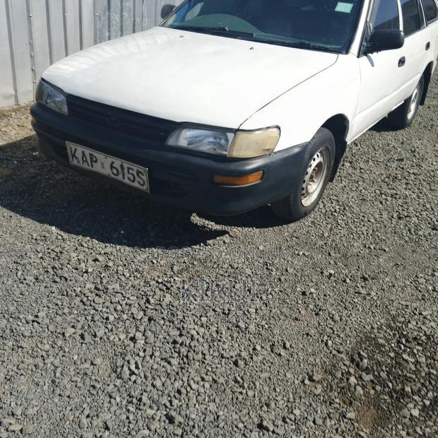 Toyota Corolla 2001 White