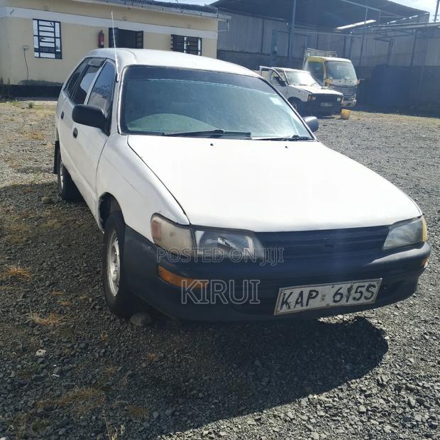 Toyota Corolla 2001 White