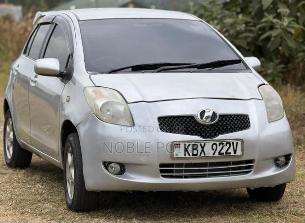 Toyota Vitz 2006 Silver