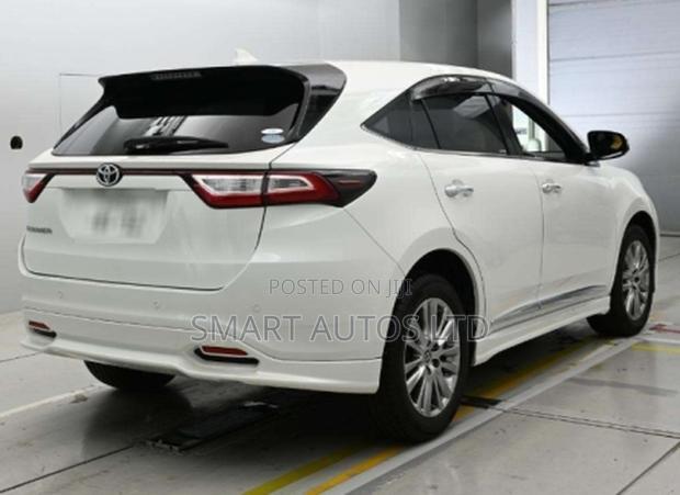 Toyota Harrier 2.0 2019 Off white