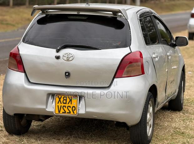 Toyota Vitz 2006 Silver