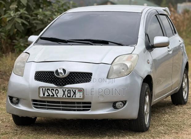 Toyota Vitz 2006 Silver